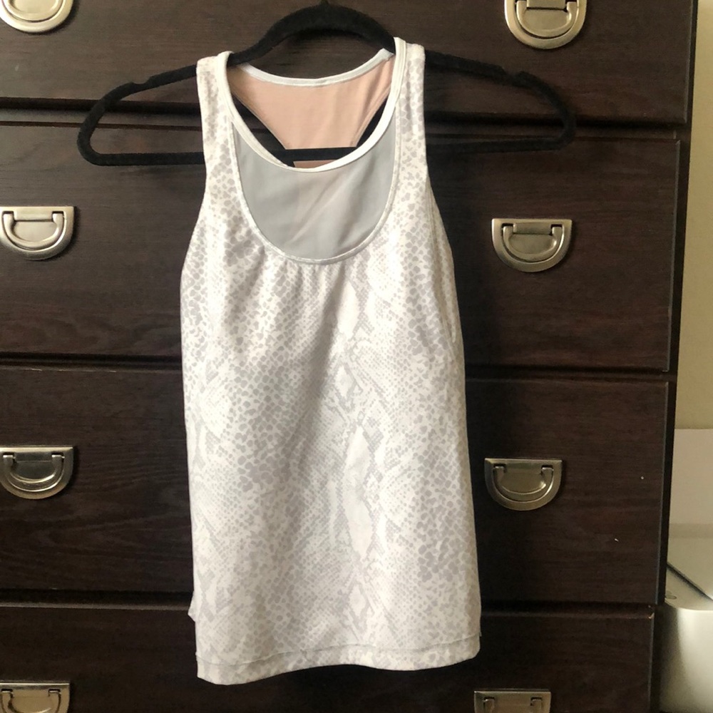 White snake skin pattern Lululemon tank size 4